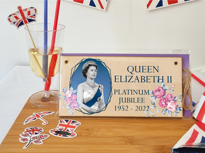 Handmade Wooden Hanging Wall Plaque Celebrate 70 Years Queen's Platinum Jubilee 2022 Coronation Decorative Memorabilia Street Party