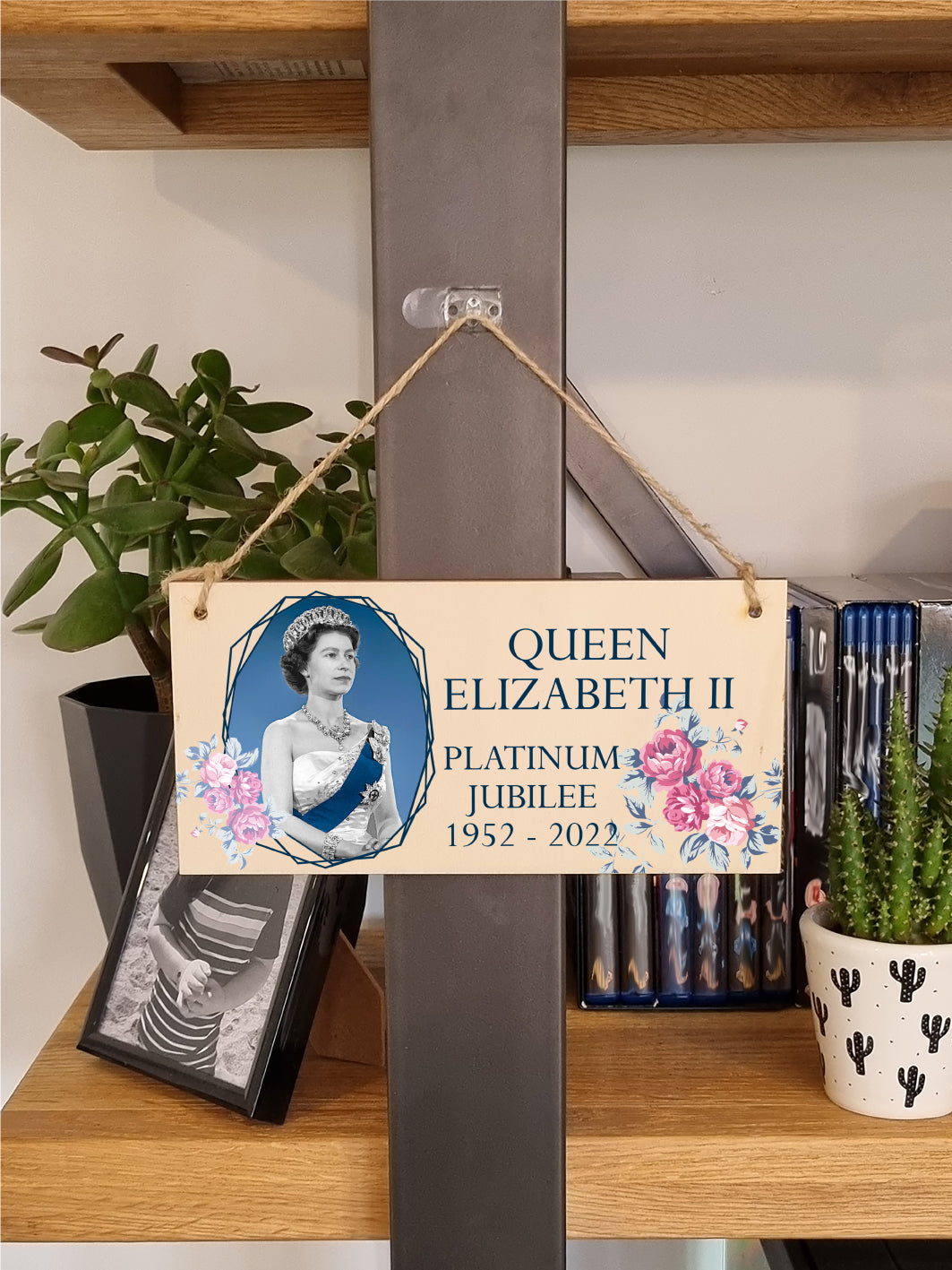 Handmade Wooden Hanging Wall Plaque Celebrate 70 Years Queen's Platinum Jubilee 2022 Coronation Decorative Memorabilia Street Party