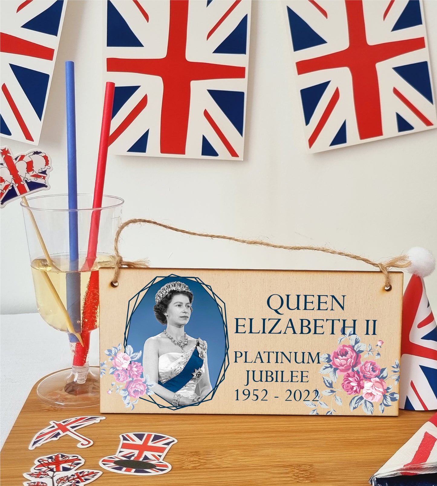 Handmade Wooden Hanging Wall Plaque Celebrate 70 Years Queen's Platinum Jubilee 2022 Coronation Decorative Memorabilia Street Party