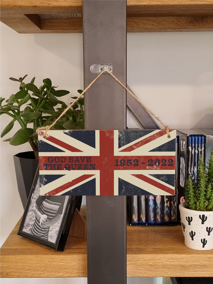 Handmade Wooden Hanging Wall Plaque Celebrate 70 Years Queen's Platinum Jubilee 2022 God Save The Queen Decorative Memorabilia Street Party