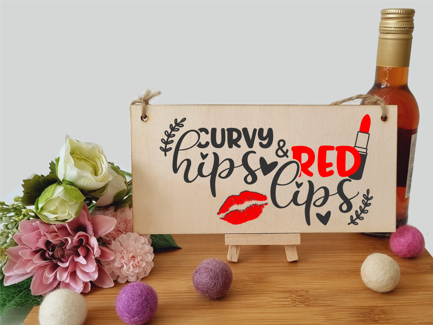 Handmade Wooden Hanging Wall Plaque Curvy Hips Red Lips Decorative Funny Friendship Gift Sassy Queen